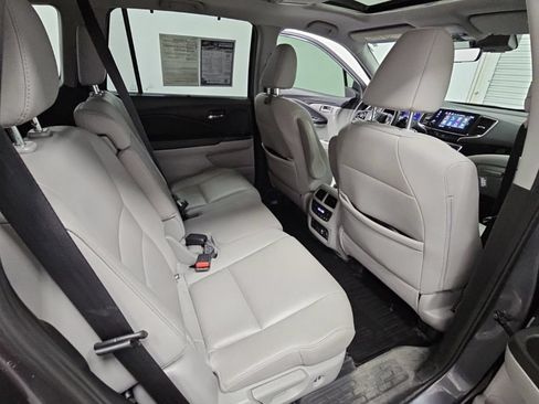Used 2021 Honda Pilot Touring image 39