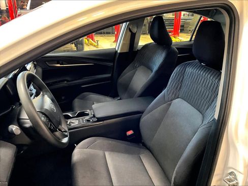 Used 2025 Toyota Camry LE image 10