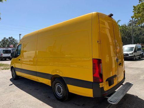 Used 2021 Mercedes-Benz Sprinter 2500 image 3