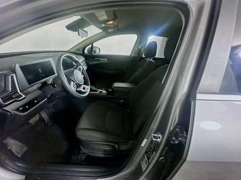 Used 2025 Kia Sportage LX FWD image 13