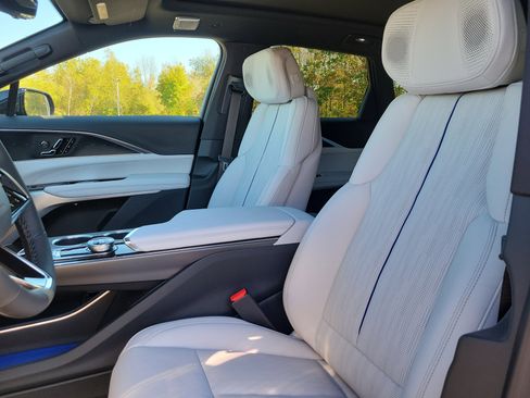 New 2026 Cadillac Lyriq Premium Luxury image 4