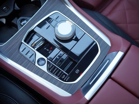 New 2026 BMW X6 xDrive40i w/ Executive Package image 18