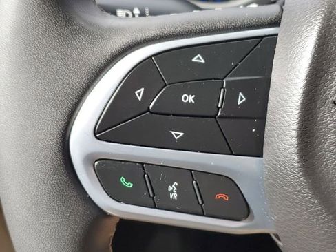 Used 2024 Chrysler Pacifica Touring-L FWD image 12