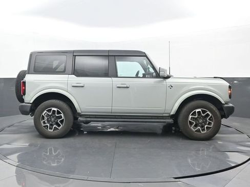 Used 2024 Ford Bronco Outer Banks AWD/4WD image 2