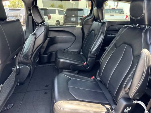 Used 2025 Chrysler Pacifica Select FWD image 23