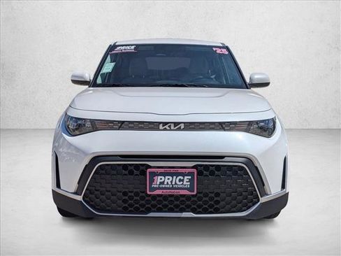 Used 2025 Kia Soul LX w/ LX Technology Package FWD image 2