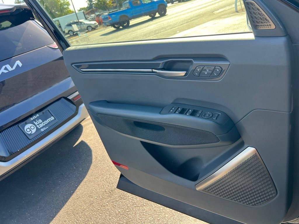 Certified 2024 Kia EV9 GT-Line AWD/4WD image 19