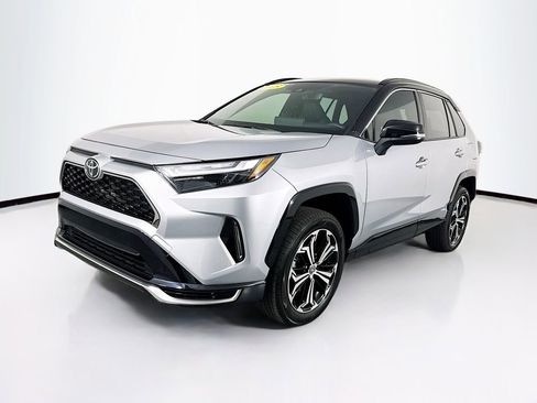 Used 2025 Toyota RAV4 XSE AWD/4WD image 3