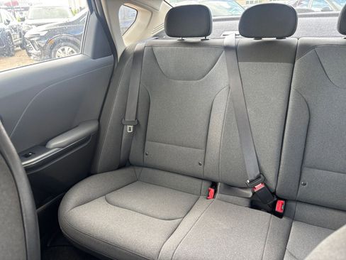 Used 2025 Kia K4 FWD image 38