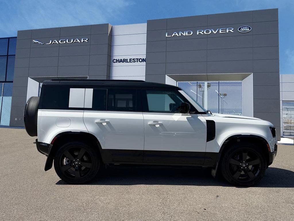 Used 2025 Land Rover Defender 110 X-Dynamic SE AWD/4WD image 6