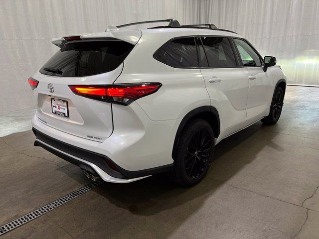 Used 2023 Toyota Highlander XSE AWD/4WD image 4