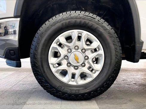 Used 2024 Chevrolet Silverado 2500 LT image 8