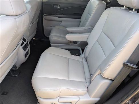 Used 2019 Honda Pilot Touring image 17