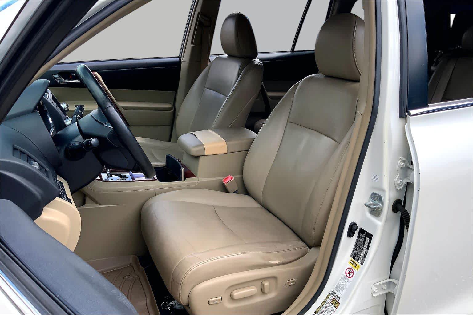 Used 2012 Toyota Highlander Limited w/ Tow Pkg FWD image 8