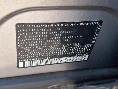 Used 2025 Volkswagen Tiguan SE w/ Panoramic Sunroof Package AWD/4WD image 26