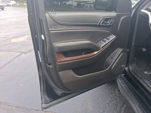 Used 2019 GMC Yukon XL SLT w/ Graphite Performance Edition AWD/4WD image 9