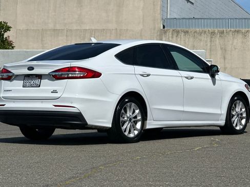 Used 2020 Ford Fusion SE image 2