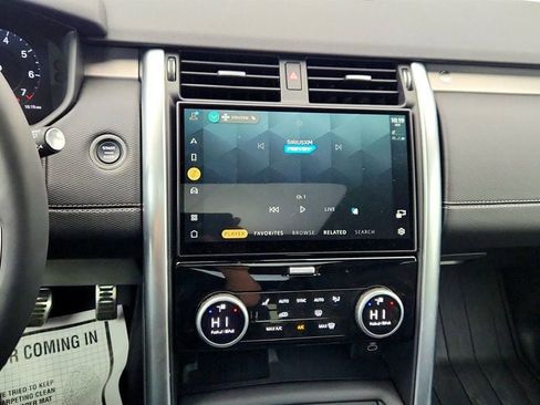 Used 2024 Land Rover Discovery Dynamic SE image 18