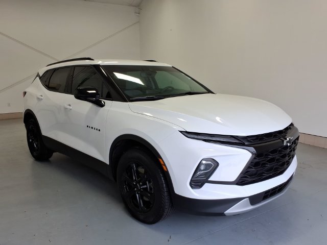 Used 2023 Chevrolet Blazer LT w/ Convenience Package FWD image 1
