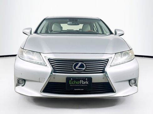 Used 2013 Lexus ES 300h w/ Luxury Pkg FWD image 2