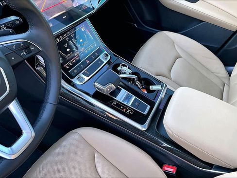 Used 2022 Audi Q7 Premium Plus image 17