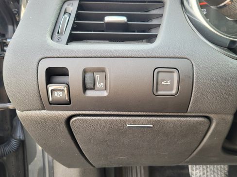 Used 2015 Chevrolet Impala LT image 11