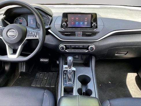 Used 2022 Nissan Altima 2.5 S FWD image 12