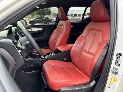 Used 2019 Volvo XC40 T5 Momentum AWD/4WD image 12