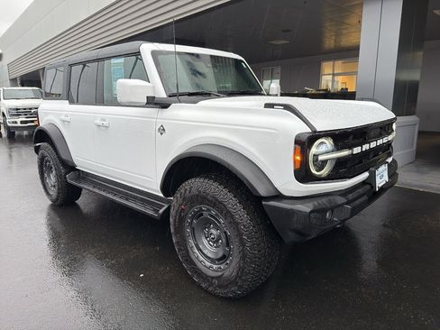 New 2025 Ford Bronco Outer Banks w/ Sasquatch Package image 1