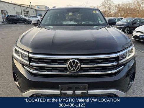 Used 2022 Volkswagen Atlas Cross Sport SE w/ Panoramic Sunroof Package image 2