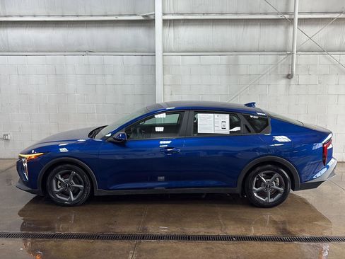 Used 2025 Kia K4 LXS image 36