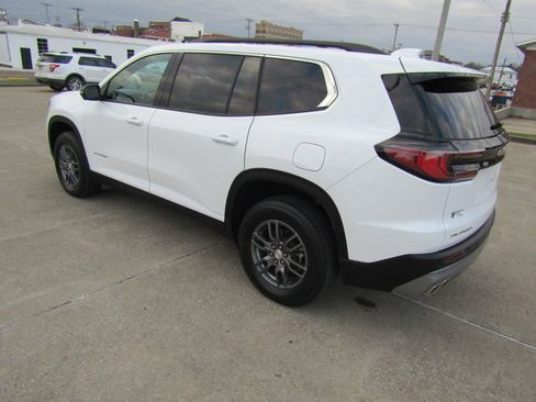 Used 2025 GMC Acadia Elevation FWD image 5