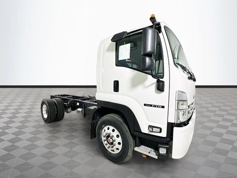 New 2026 Isuzu FTR RWD image 6