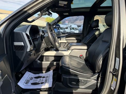 Used 2017 Ford F150 Lariat w/ Equipment Group 502A Luxury AWD/4WD image 9
