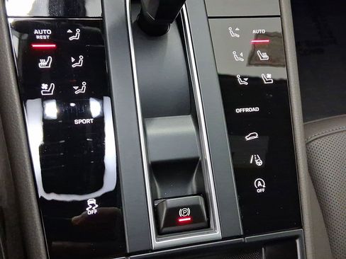 New 2026 Porsche Macan image 28