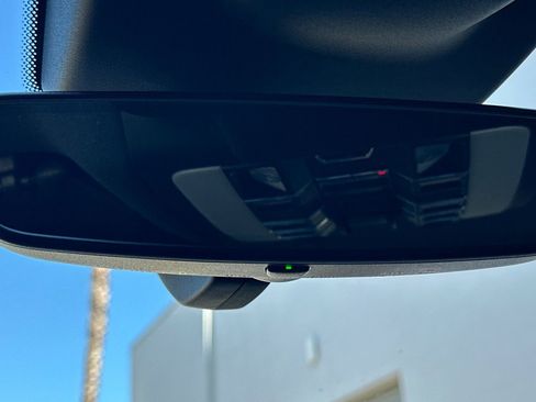 New 2026 Porsche Macan image 22