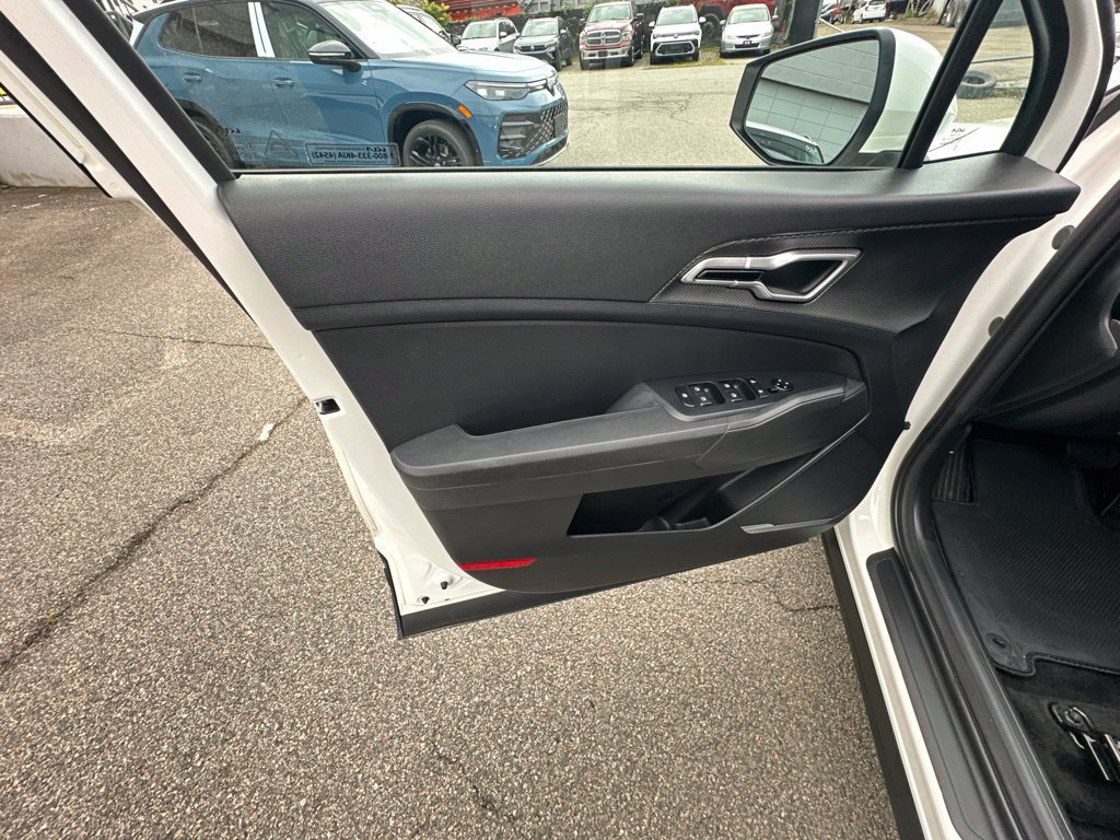 Used 2023 Kia Sportage LX AWD/4WD image 8