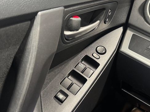 Used 2011 MAZDA MAZDA3 i Touring image 28