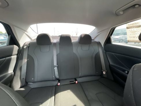 Used 2026 Hyundai Elantra SE FWD image 12