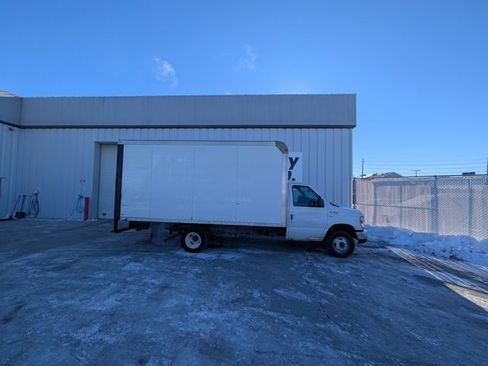 Used 2014 Ford E-350 and Econoline 350 Super Duty image 26