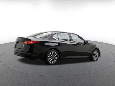 Used 2026 Nissan Altima 2.5 SV FWD image 9