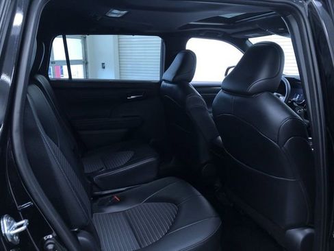 Used 2025 Toyota Highlander XSE image 16