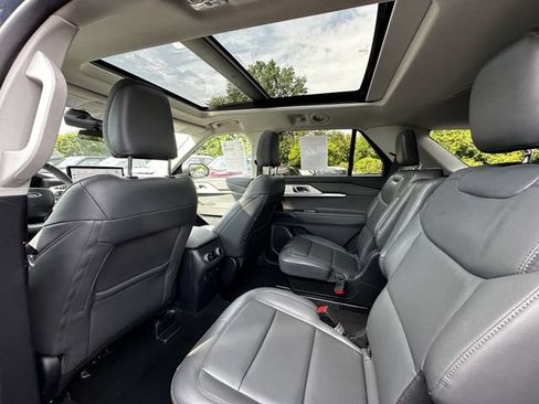Certified 2025 Ford Explorer Active w/ Active Comfort Package AWD/4WD image 18