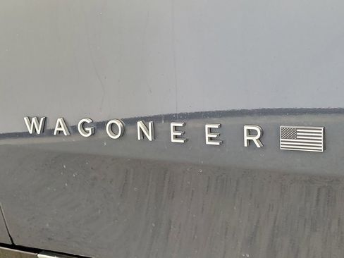 Used 2024 Jeep Wagoneer Series III w/ Premium Group I AWD/4WD image 8