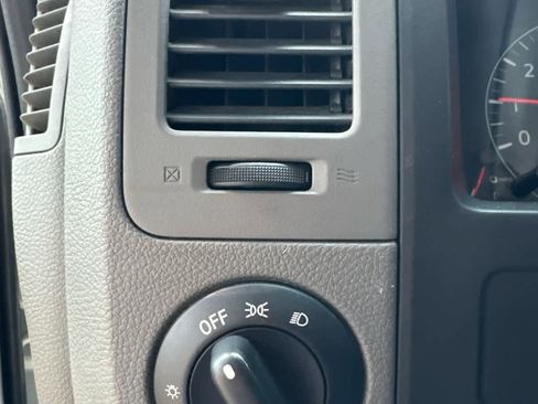 Used 2016 Nissan NV 2500 SV image 17