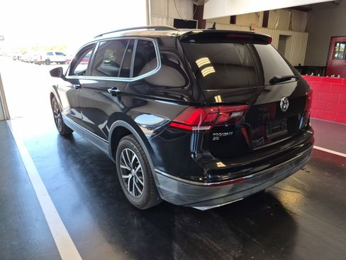 Used 2018 Volkswagen Tiguan SE w/ 3rd Row Seat Package image 8