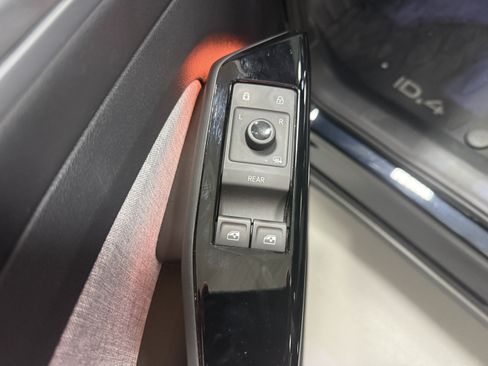 Certified 2024 Volkswagen ID.4 2WD image 18