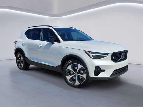 New 2026 Volvo XC40 B5 Plus w/ Protection Package Premier AWD/4WD image 2