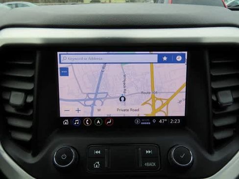 Used 2023 GMC Acadia SLT w/ Preferred Package image 22