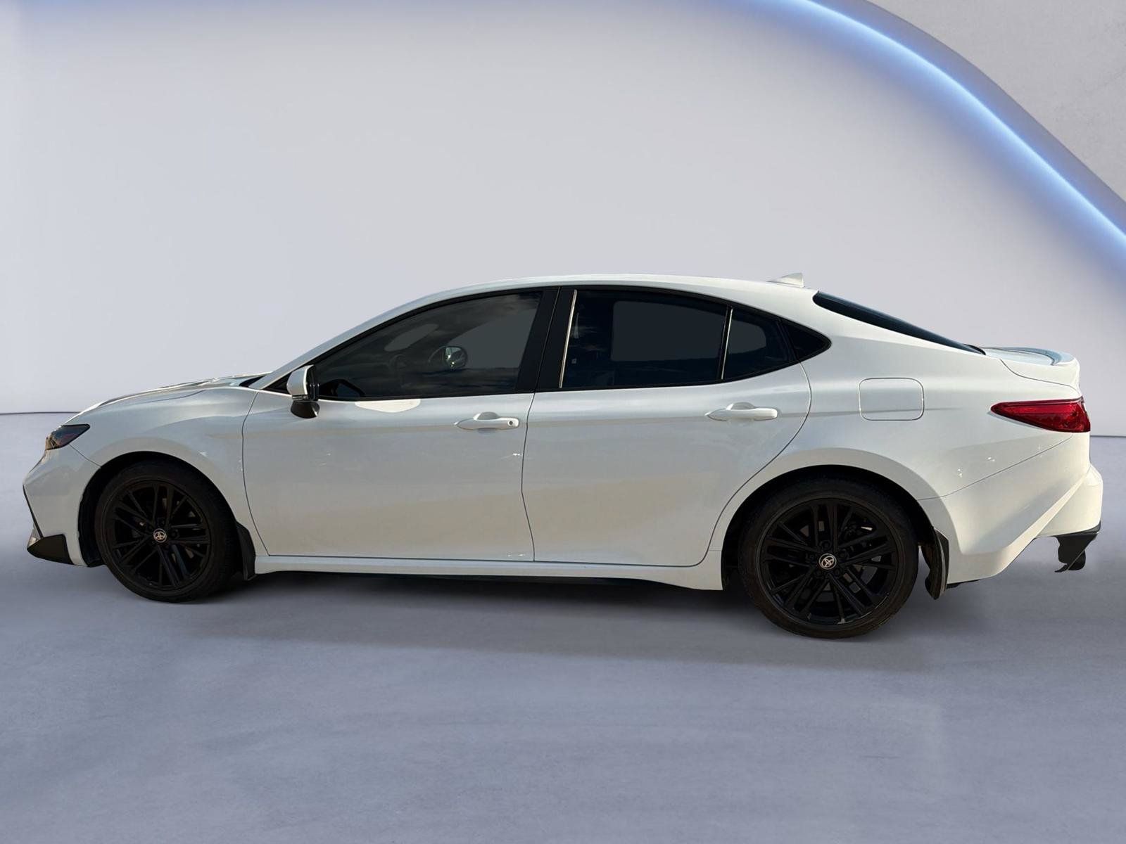 Used 2025 Toyota Camry SE w/ Convenience Package FWD image 9